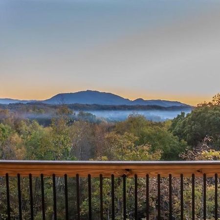 Luxury 12-Bedroom Cabin With Indoor Pool, Hot Tub & Movie Theater, Sleeps 36 Sevierville Dış mekan fotoğraf