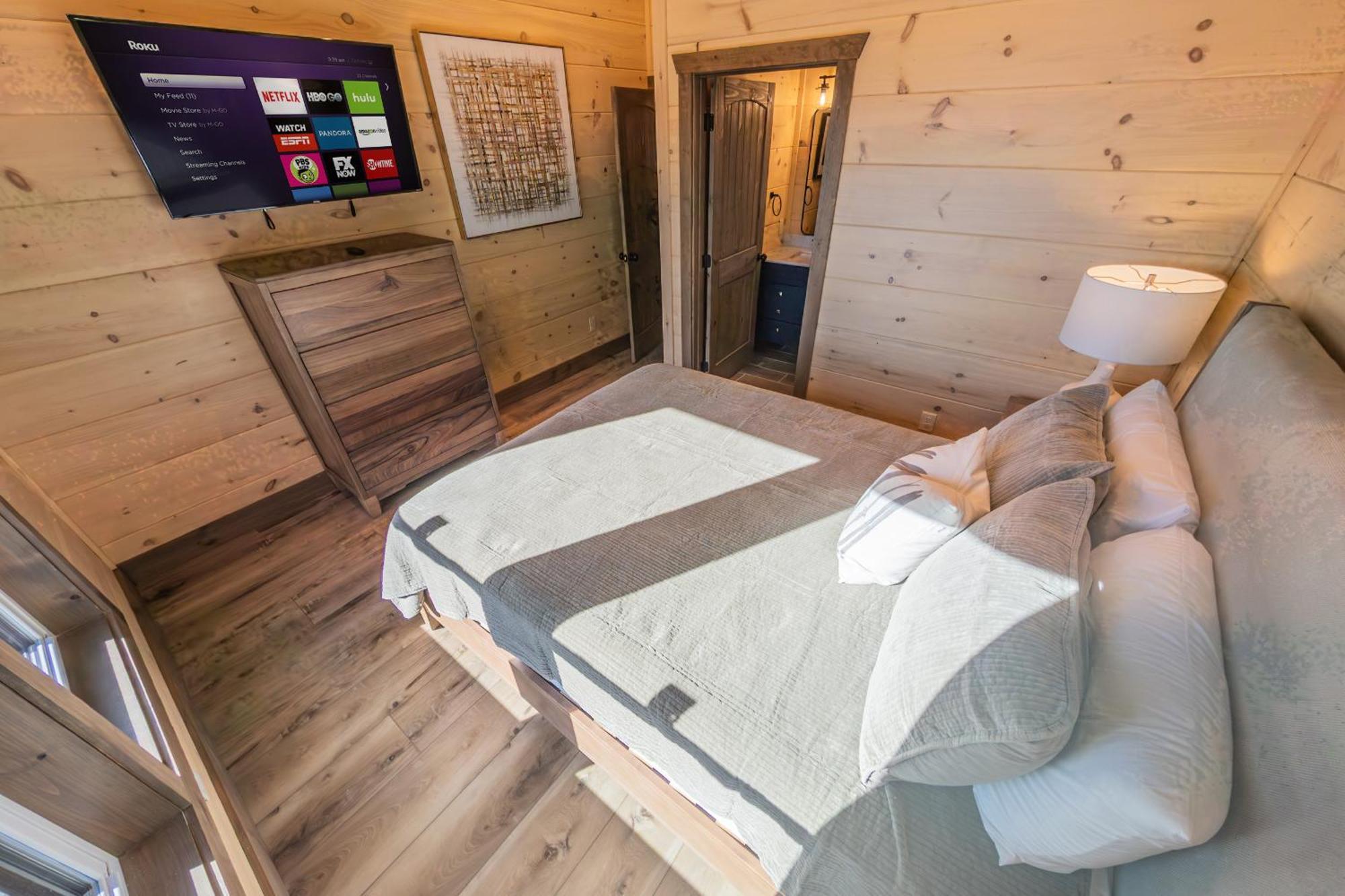 Luxury 12-Bedroom Cabin With Indoor Pool, Hot Tub & Movie Theater, Sleeps 36 Sevierville Dış mekan fotoğraf