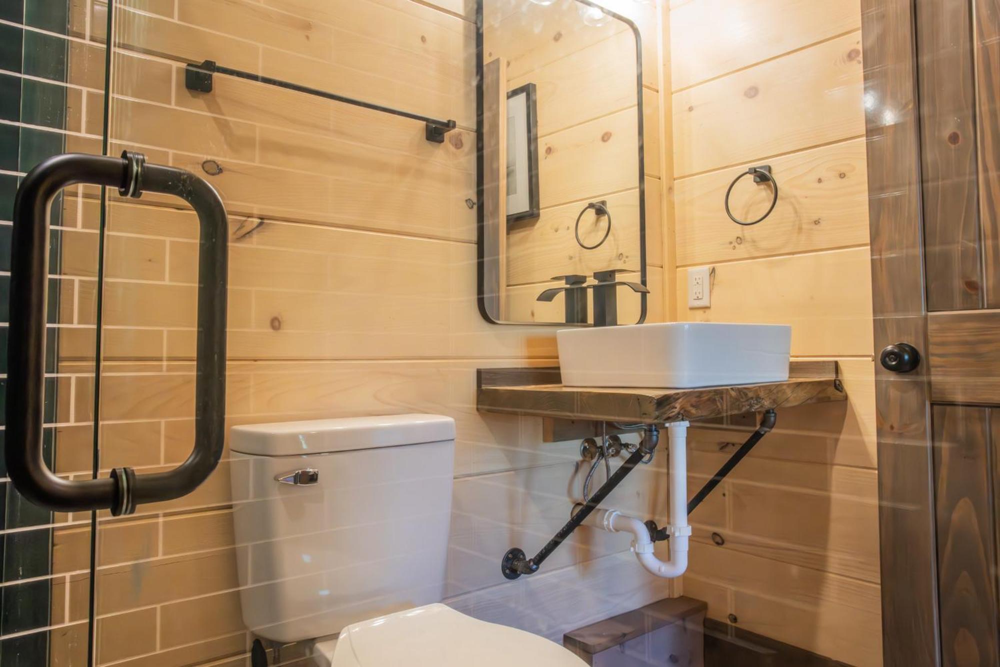 Luxury 12-Bedroom Cabin With Indoor Pool, Hot Tub & Movie Theater, Sleeps 36 Sevierville Dış mekan fotoğraf
