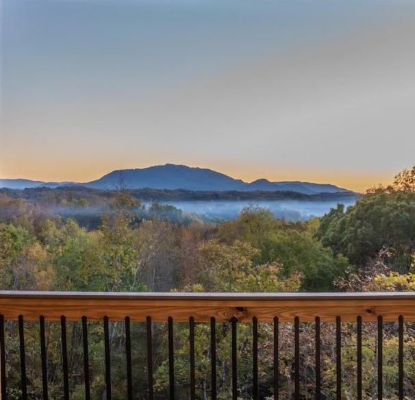 Luxury 12-Bedroom Cabin With Indoor Pool, Hot Tub & Movie Theater, Sleeps 36 Sevierville Dış mekan fotoğraf